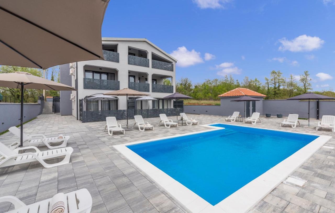 פורץ Apartmani Natalija מראה חיצוני תמונה