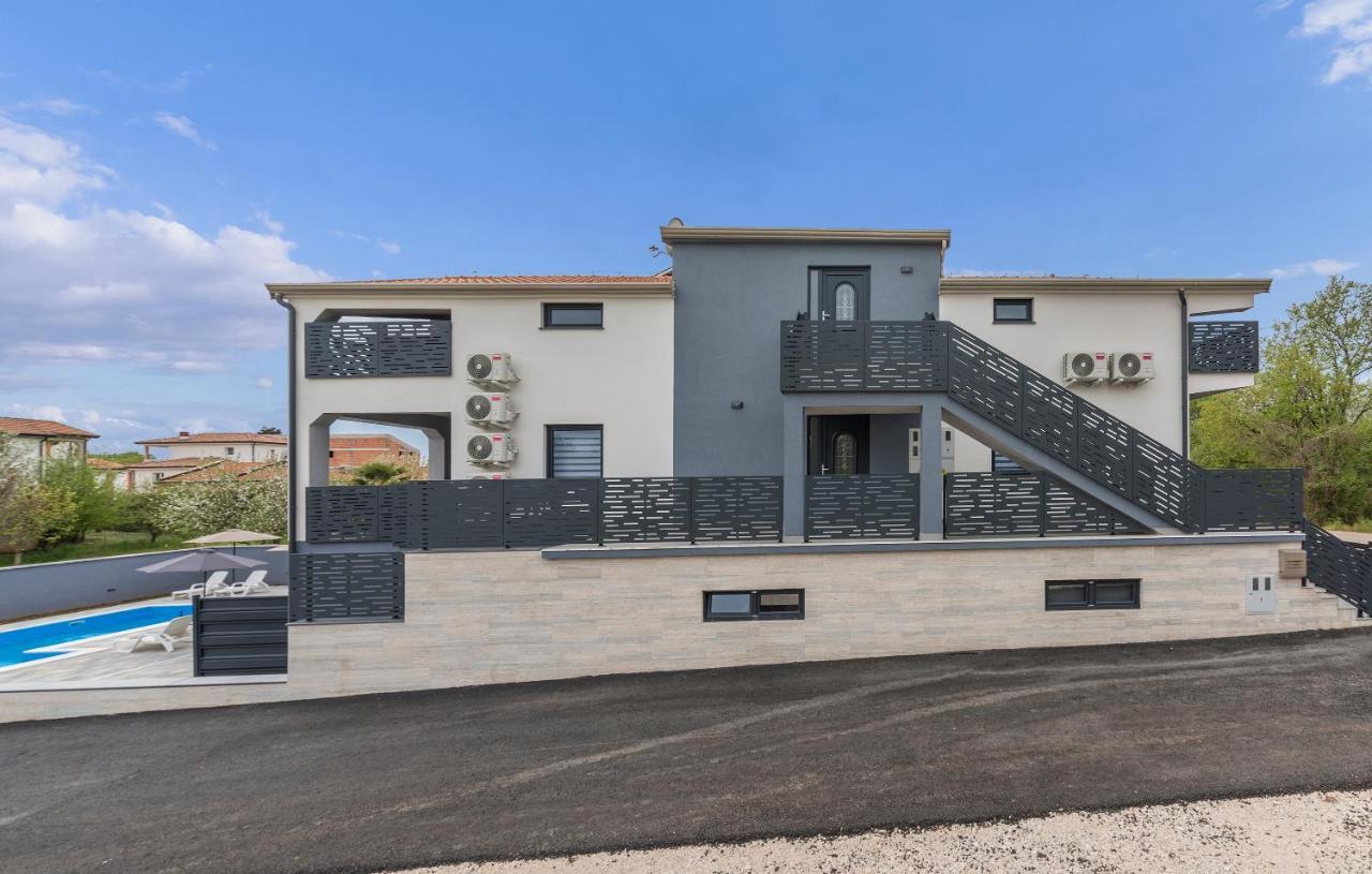 פורץ Apartmani Natalija מראה חיצוני תמונה