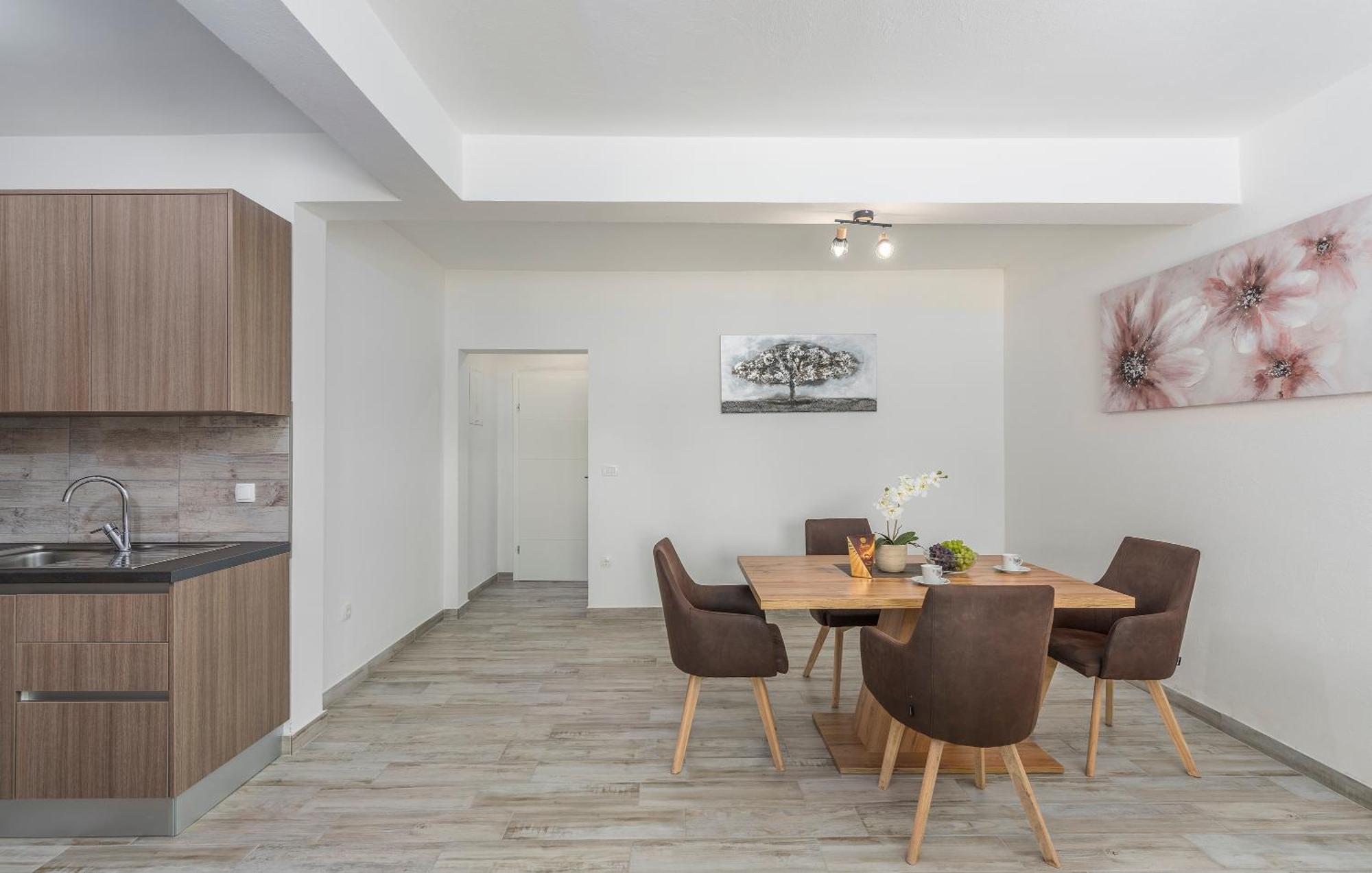 פורץ Apartmani Natalija מראה חיצוני תמונה